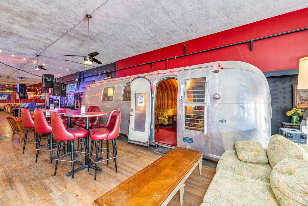 Image 4 of property listing at 123 S Chadbourne Street, San Angelo, TX 76903