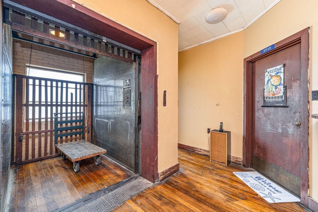 Image 40 of property listing at 123 S Chadbourne Street, San Angelo, TX 76903