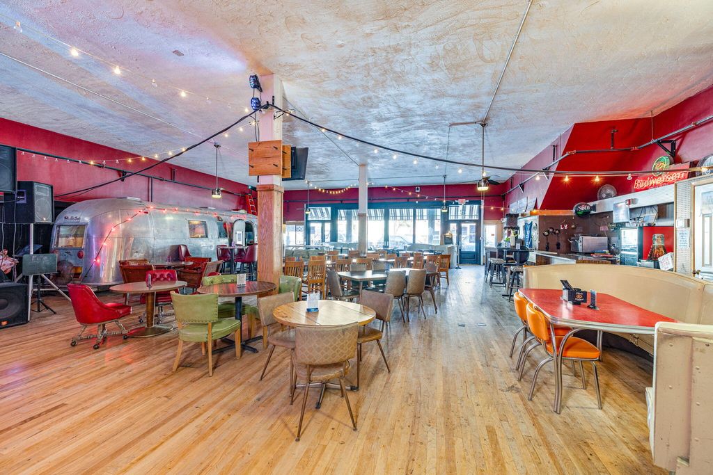 Image 8 of property listing at 123 S Chadbourne Street, San Angelo, TX 76903