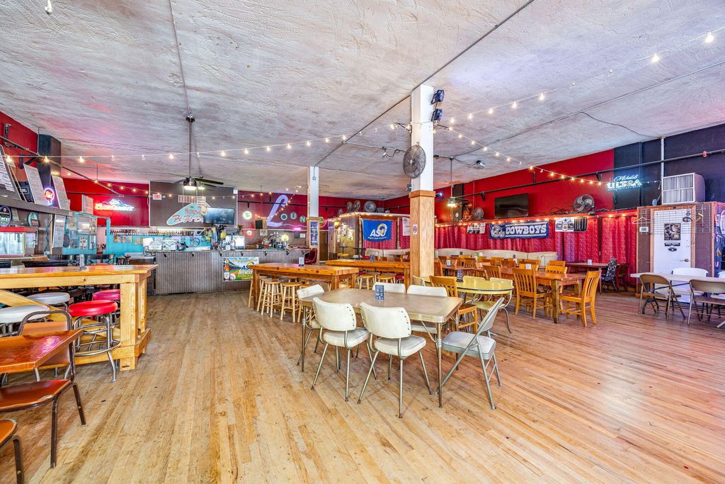 Image 9 of property listing at 123 S Chadbourne Street, San Angelo, TX 76903