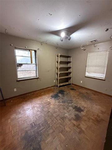 5924 N College Street, Warr Acres, OK 73122