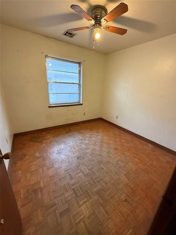 5924 N College Street, Warr Acres, OK 73122