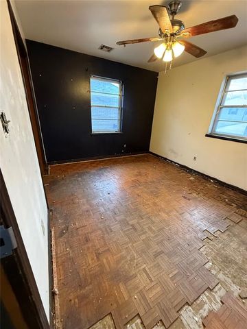 5924 N College Street, Warr Acres, OK 73122