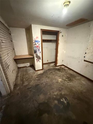 5924 N College Street, Warr Acres, OK 73122