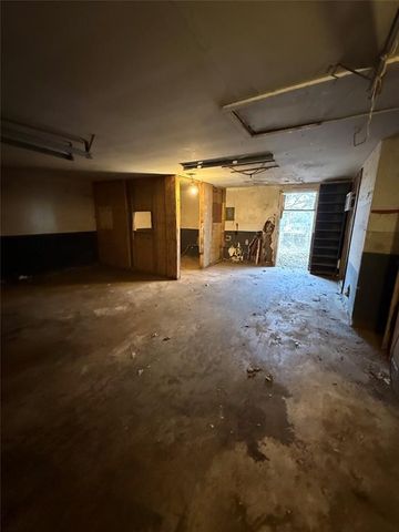 5924 N College Street, Warr Acres, OK 73122