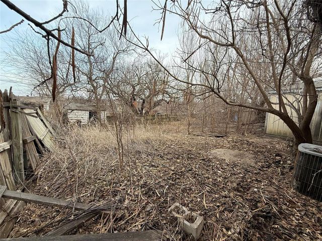 5924 N College Street, Warr Acres, OK 73122