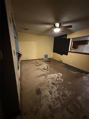 5924 N College Street, Warr Acres, OK 73122