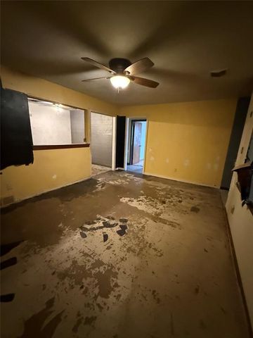 5924 N College Street, Warr Acres, OK 73122