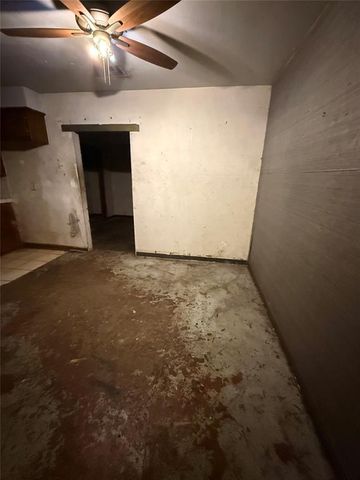 5924 N College Street, Warr Acres, OK 73122