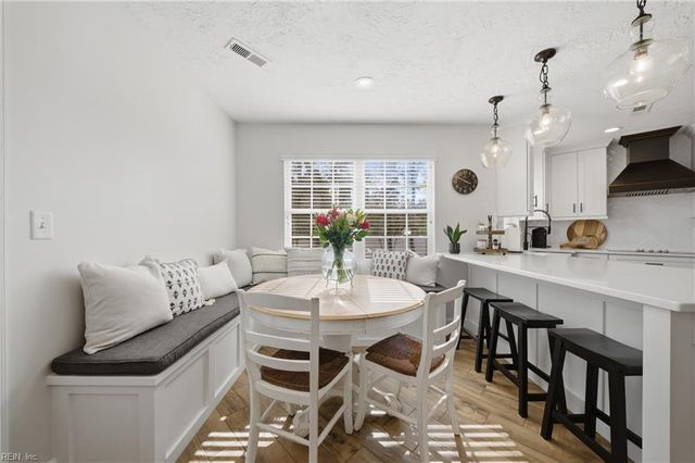 270 Carawan LN, Chesapeake, VA 23322