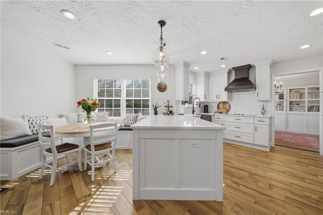 270 Carawan LN, Chesapeake, VA 23322