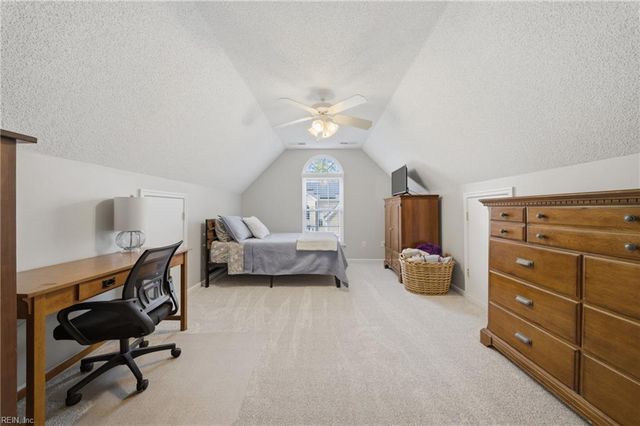 270 Carawan LN, Chesapeake, VA 23322