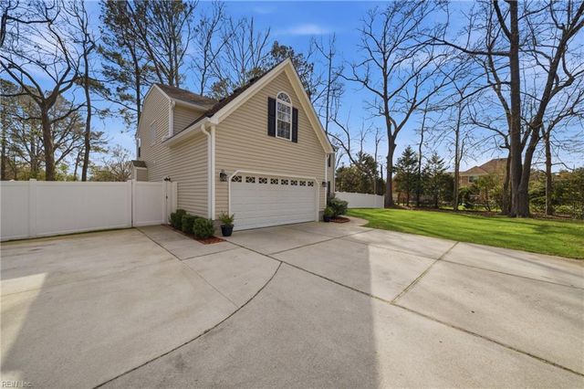 270 Carawan LN, Chesapeake, VA 23322