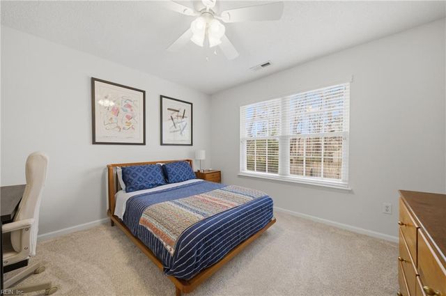 270 Carawan LN, Chesapeake, VA 23322