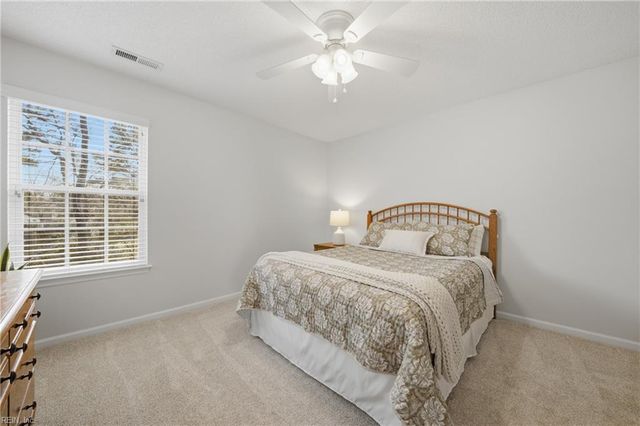 270 Carawan LN, Chesapeake, VA 23322