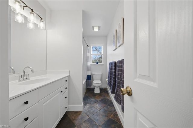 270 Carawan LN, Chesapeake, VA 23322