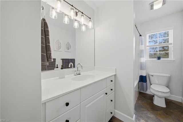 270 Carawan LN, Chesapeake, VA 23322