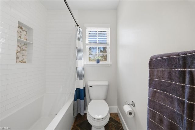 270 Carawan LN, Chesapeake, VA 23322