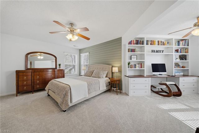 270 Carawan LN, Chesapeake, VA 23322