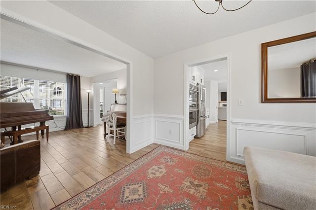 270 Carawan LN, Chesapeake, VA 23322