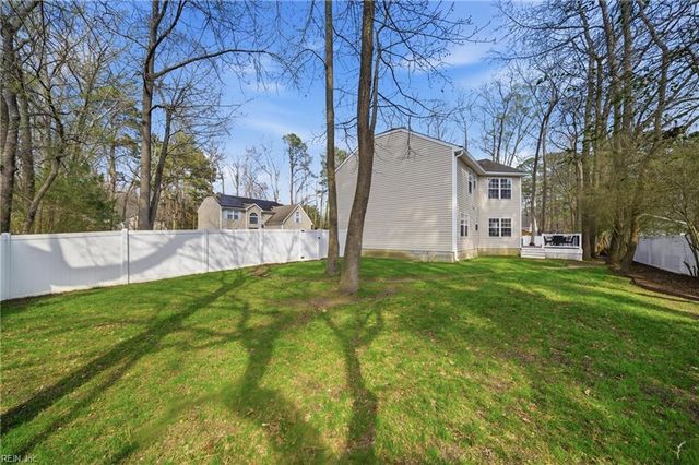 270 Carawan LN, Chesapeake, VA 23322