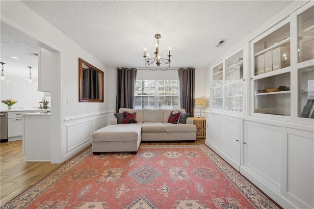 270 Carawan LN, Chesapeake, VA 23322