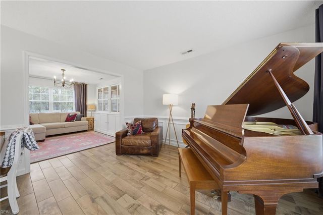 270 Carawan LN, Chesapeake, VA 23322