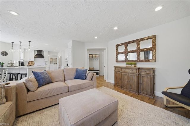 270 Carawan LN, Chesapeake, VA 23322