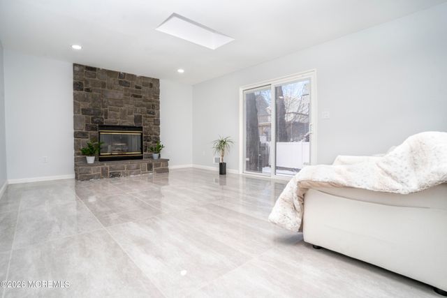 29 Maple Street, Middletown, NJ 07758