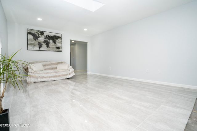 29 Maple Street, Middletown, NJ 07758