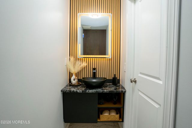 29 Maple Street, Middletown, NJ 07758