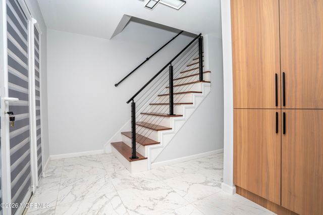 29 Maple Street, Middletown, NJ 07758