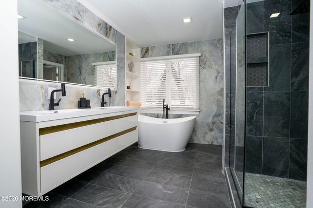 29 Maple Street, Middletown, NJ 07758