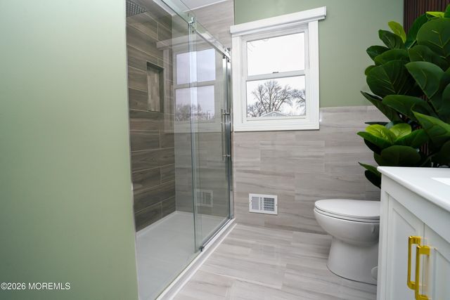 29 Maple Street, Middletown, NJ 07758