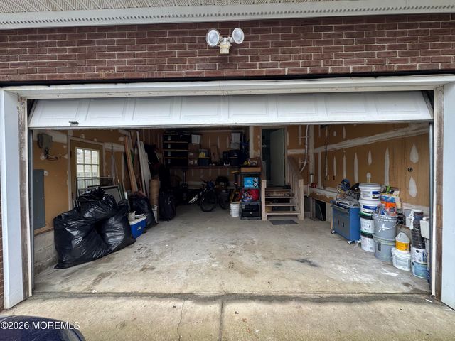 29 Maple Street, Middletown, NJ 07758