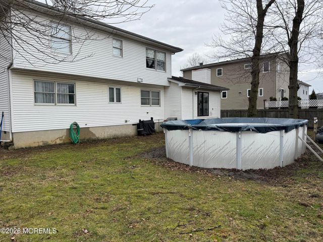 29 Maple Street, Middletown, NJ 07758