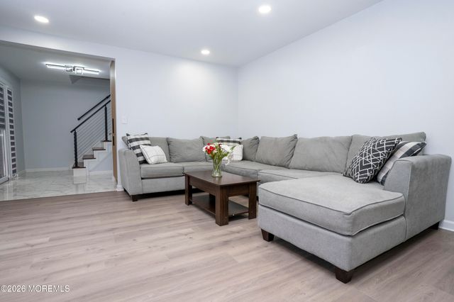 29 Maple Street, Middletown, NJ 07758