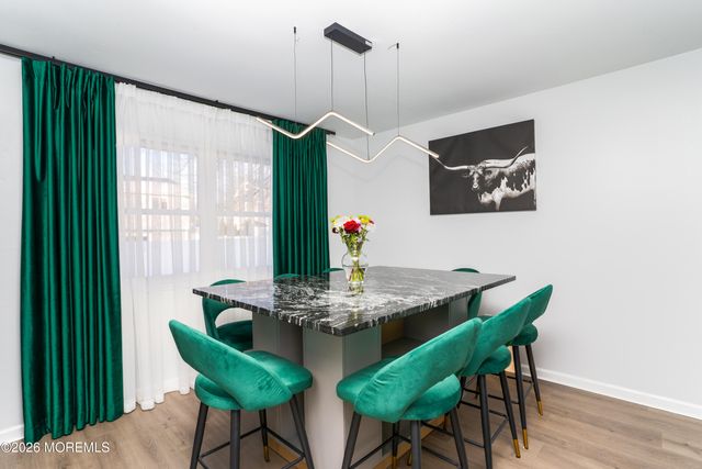 29 Maple Street, Middletown, NJ 07758