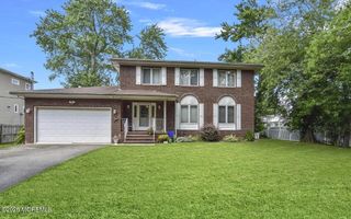 29 Maple Street, Middletown, NJ 07758