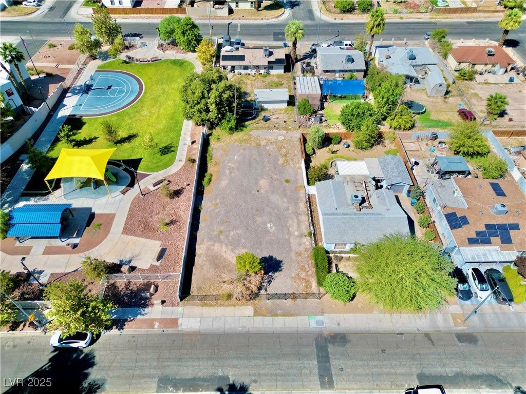 Image 2 of property listing at 414 South 16th Street, Las Vegas, NV 89101