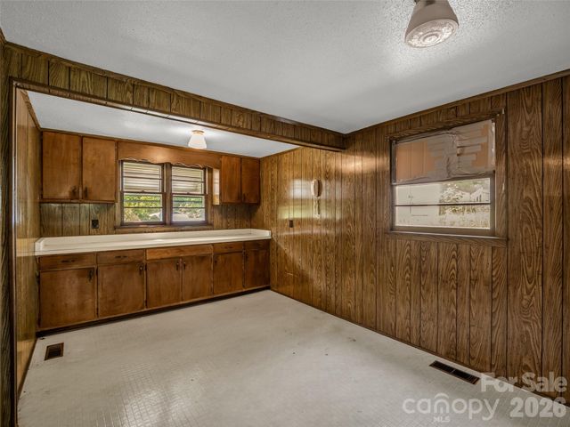 238 Howell Road, Lake Lure, NC 28746