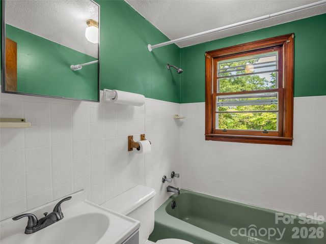 238 Howell Road, Lake Lure, NC 28746