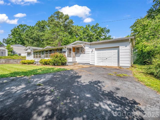 238 Howell Road, Lake Lure, NC 28746