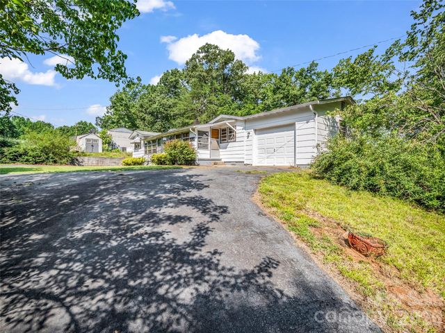 238 Howell Road, Lake Lure, NC 28746