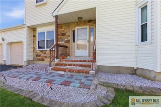 40 La Valencia Road, Old Bridge, NJ 07726