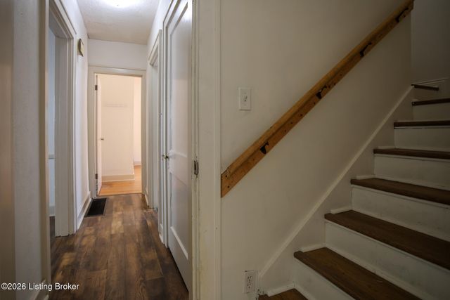 2221 Beargrass Ave, Louisville, KY 40218