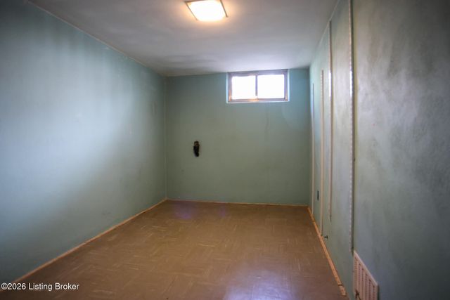 2221 Beargrass Ave, Louisville, KY 40218