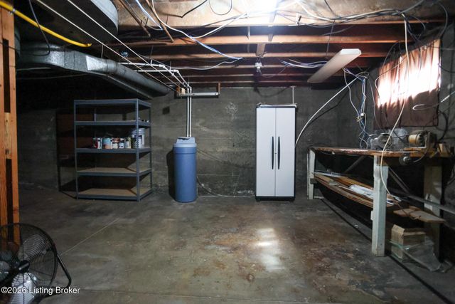2221 Beargrass Ave, Louisville, KY 40218