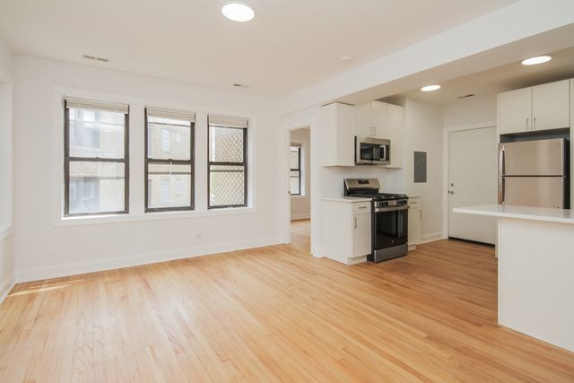 3731 N KIMBALL Avenue 2N, Chicago, IL 60618