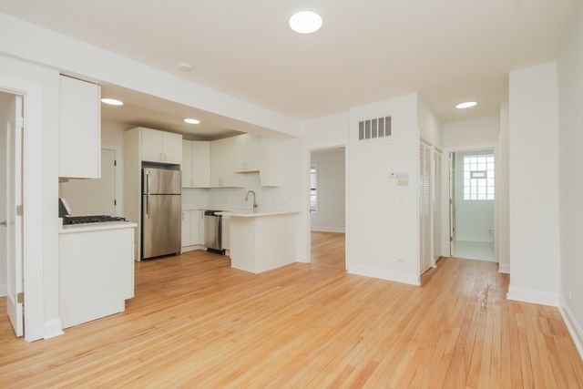 3731 N KIMBALL Avenue 2N, Chicago, IL 60618